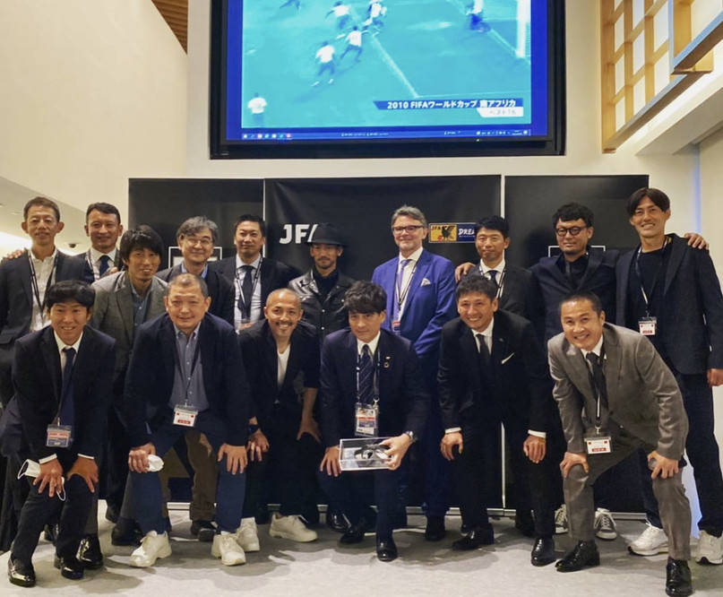 韩日世界杯20周年，日本老国脚再聚首你能全部认出他们吗？？？？