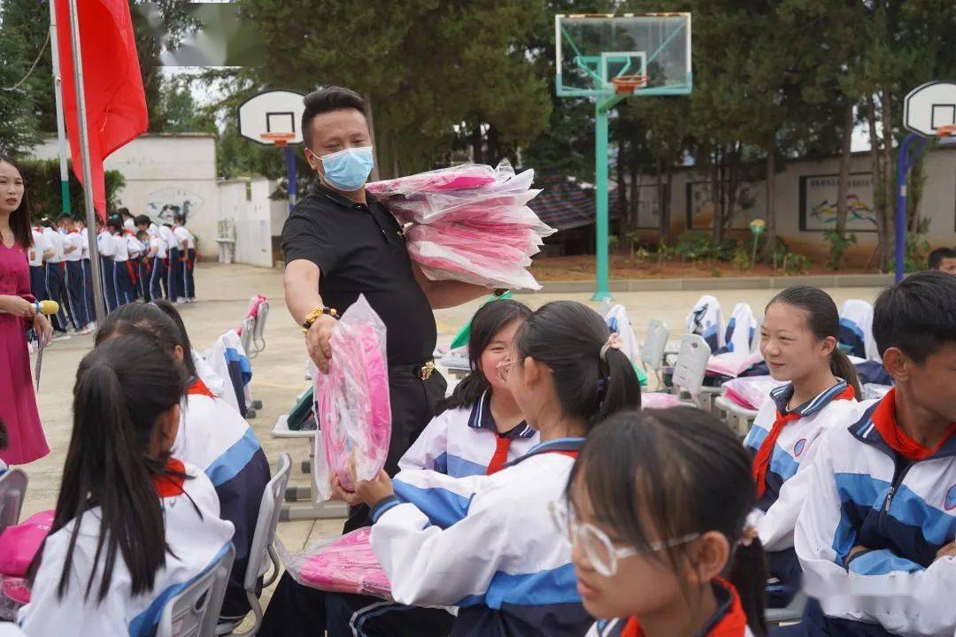 祥云这些孩子收到爱心礼物！