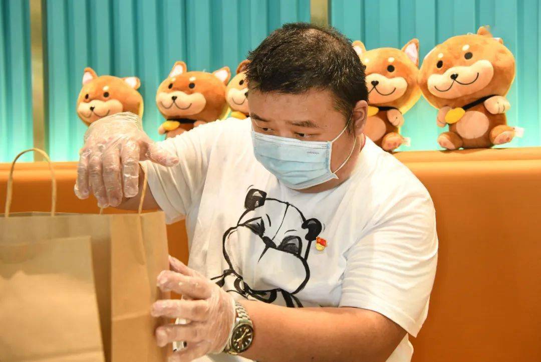 他,用爱为“鲸鱼”调频