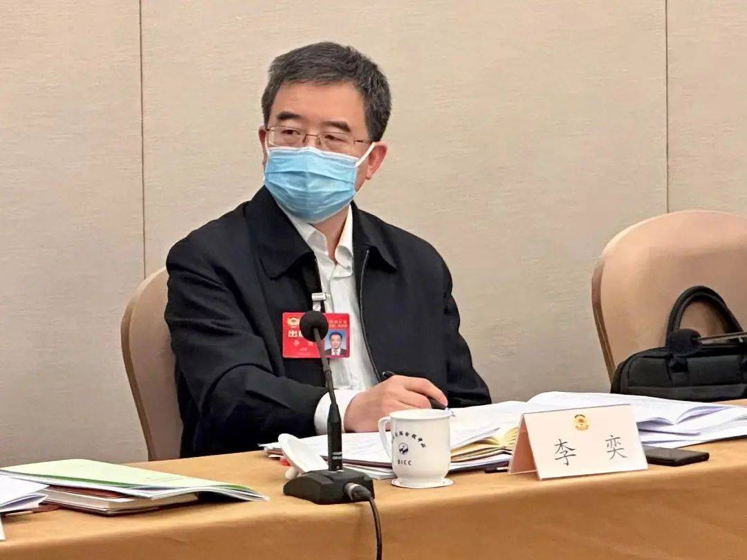 1039看两会 | 如何破解学校周边交通难题？市政协委员为“平安有序通学路”建言献策