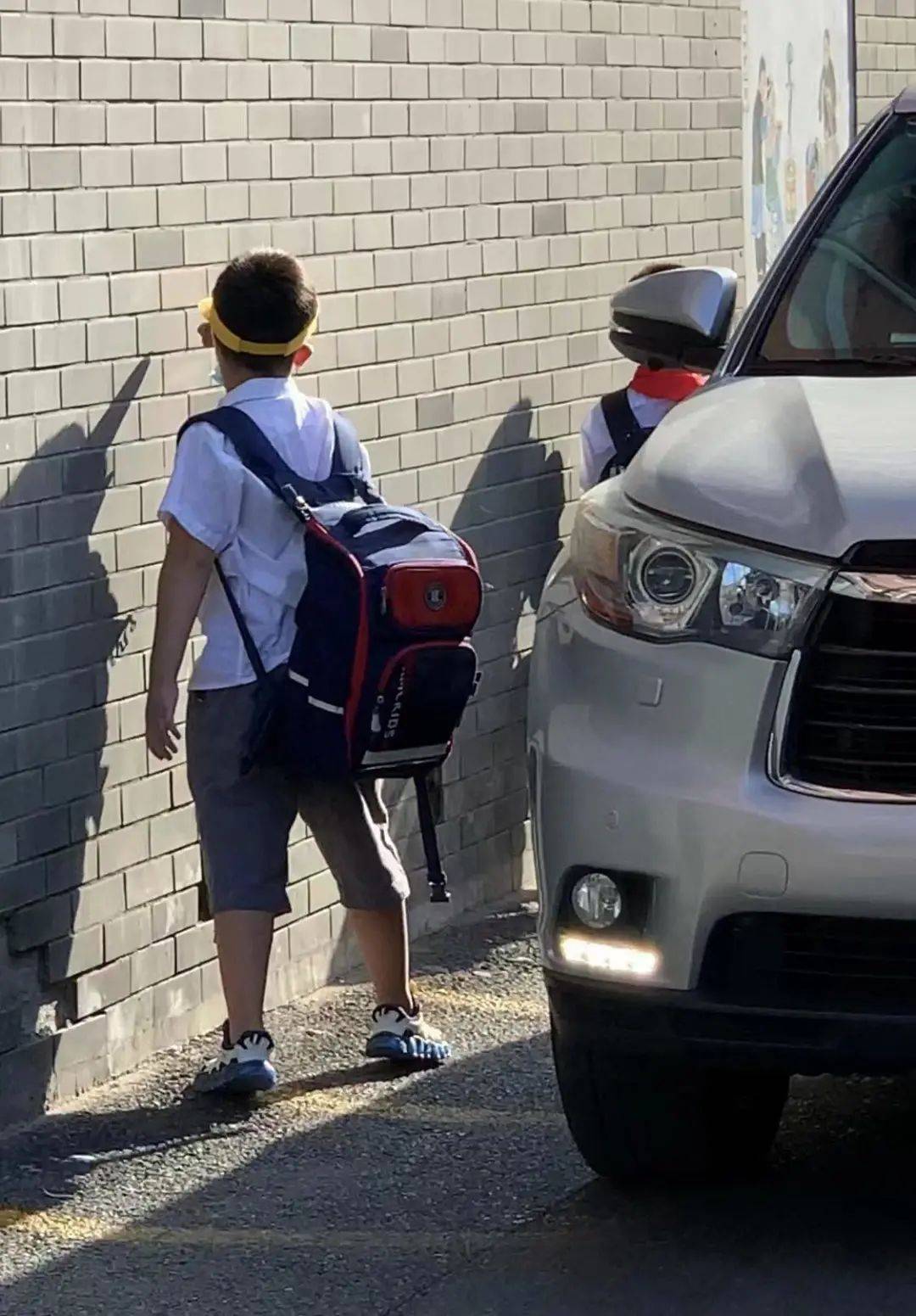 1039看两会 | 如何破解学校周边交通难题？市政协委员为“平安有序通学路”建言献策