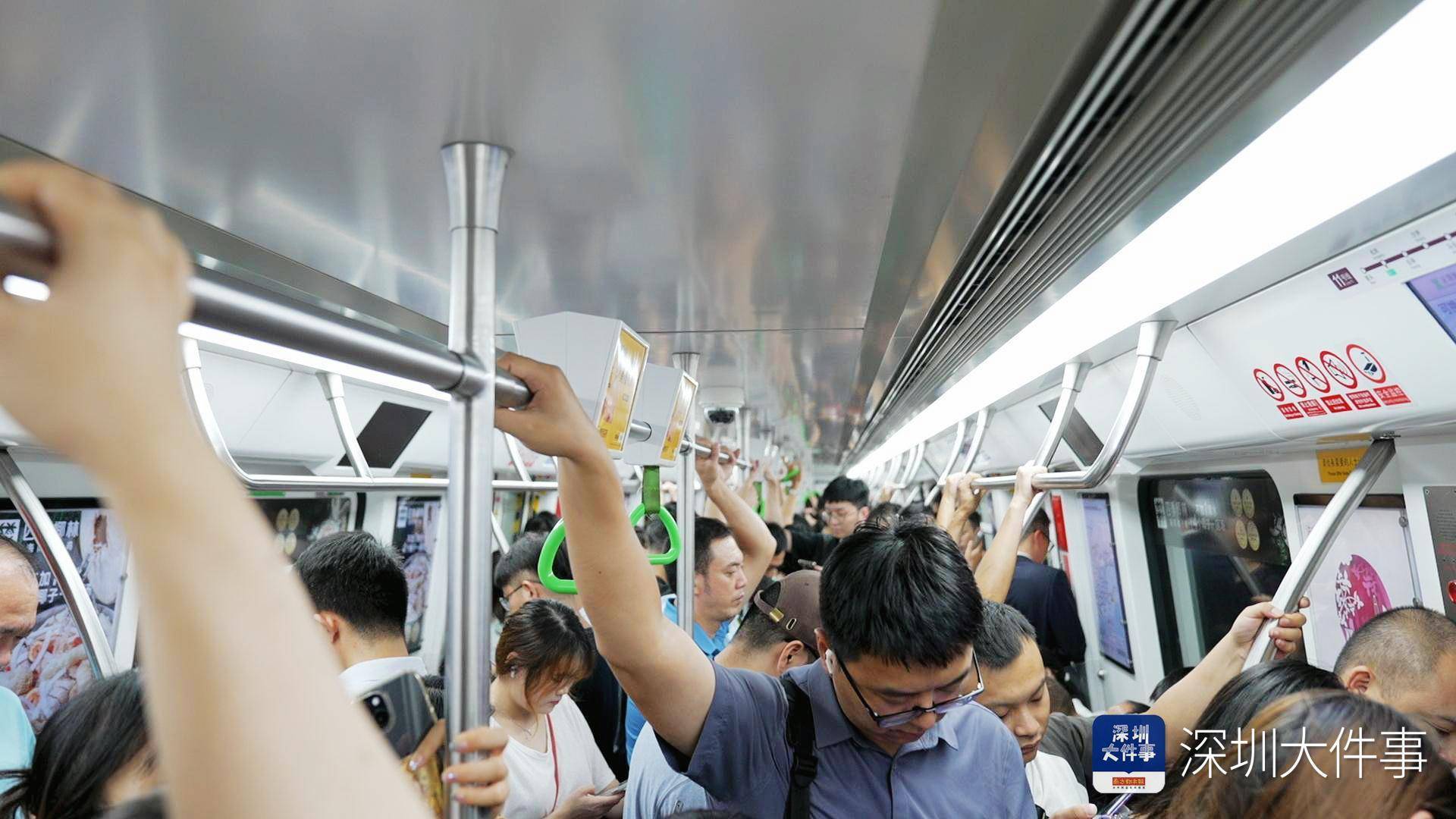 守护深圳的不同角落，他们在夜色晚风中拧紧“平安阀”