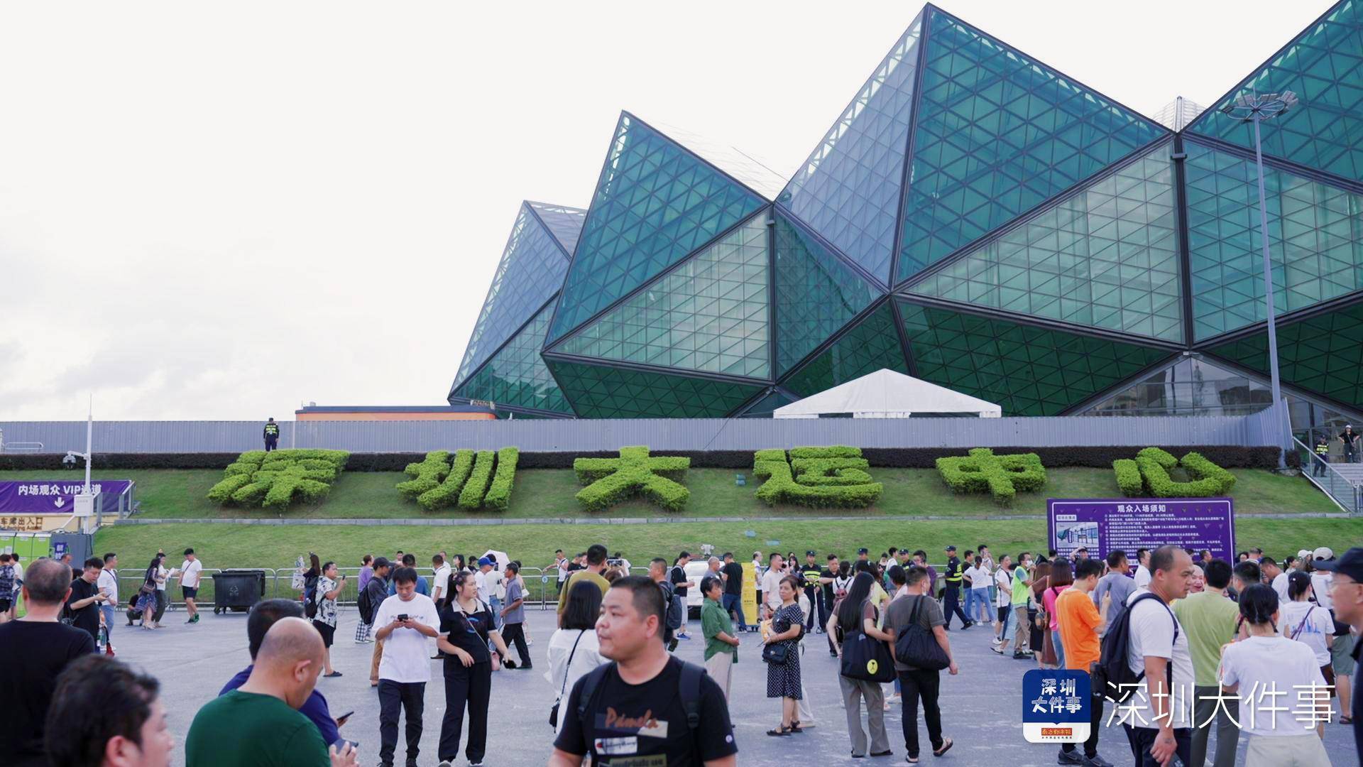 守护深圳的不同角落，他们在夜色晚风中拧紧“平安阀”