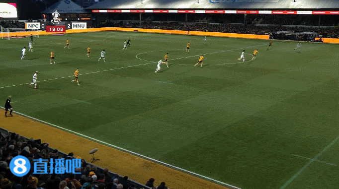 三气霍伊伦加纳乔已至少三次惹怒霍伊伦,后者气得挥拳、踹柱