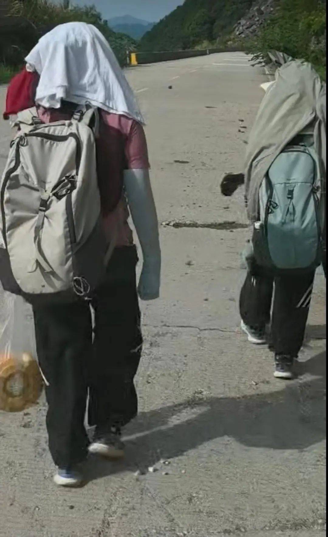 全程历时31天!41岁男子带两娃从深圳徒步回长沙:孩子从小没吃过苦,想锻炼一下