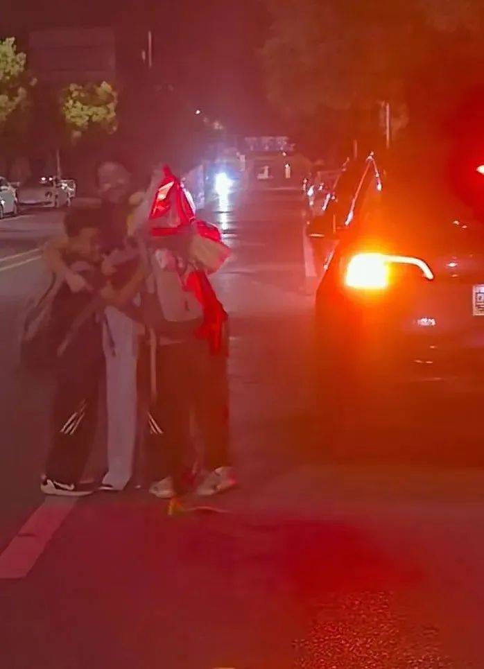 全程历时31天!41岁男子带两娃从深圳徒步回长沙:孩子从小没吃过苦,想锻炼一下