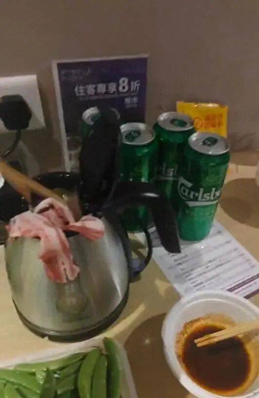 男子发视频“炫耀”用客房水壶煮火锅,当事酒店回应