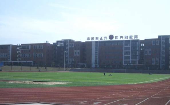 漳州一学生吃食堂免费汤饭被校长骂臭要饭?校方辟谣:学校太好被嫉妒,校长这样会开除