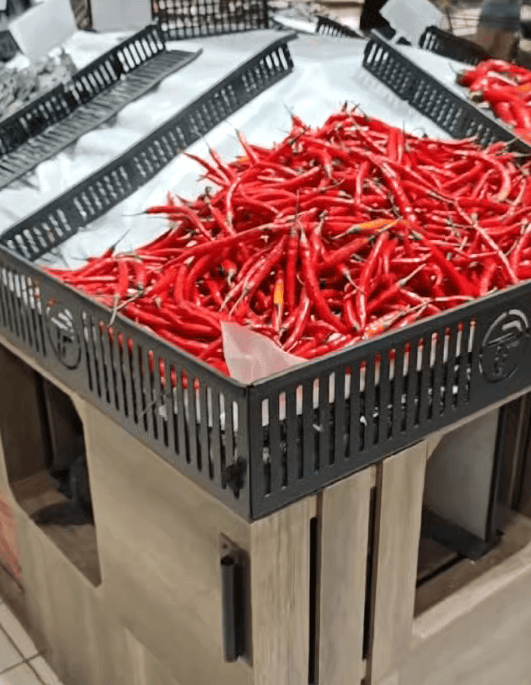 台风“桦加沙”即将登陆,广东一超市只剩辣椒:广东人最后的倔强,路过的看都不看一眼