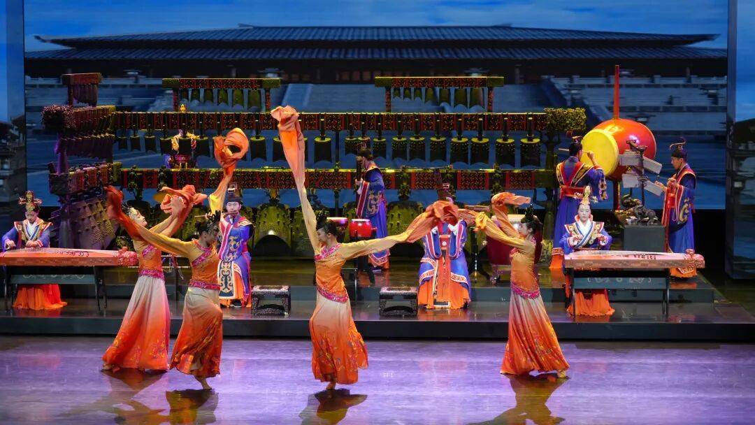 武汉这里什么情况?晚上6点突然排起长队!有人提前五天全家蹲守……