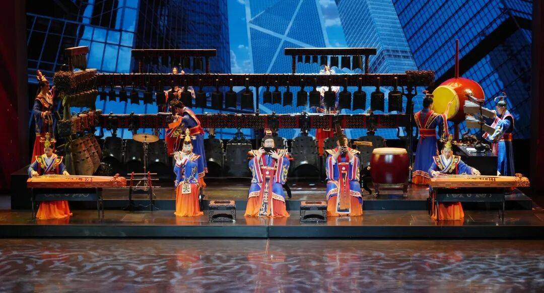 武汉这里什么情况?晚上6点突然排起长队!有人提前五天全家蹲守……