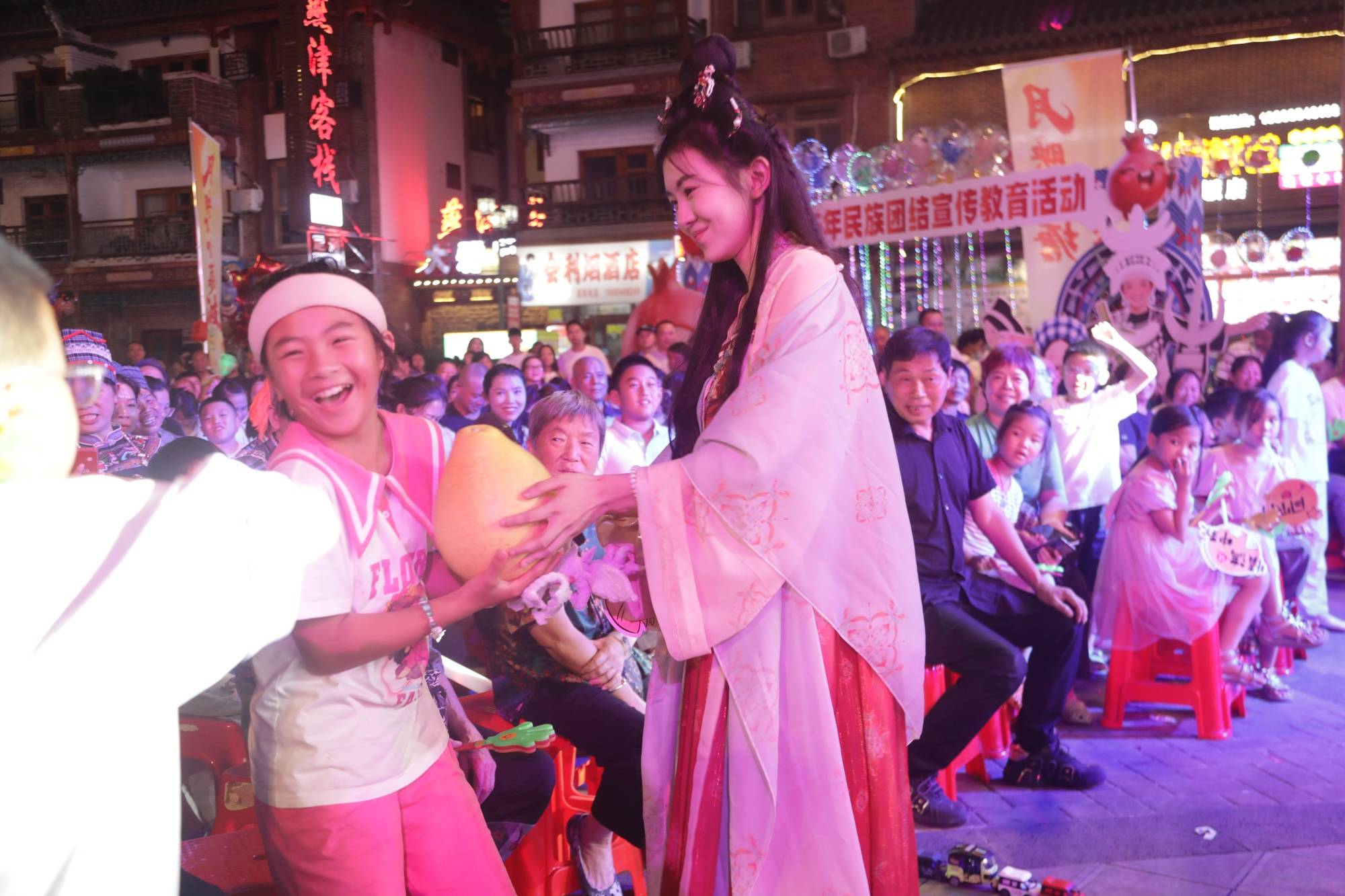 月映火塘 悦唱荔波!这场中秋音乐晚会点燃团圆夜