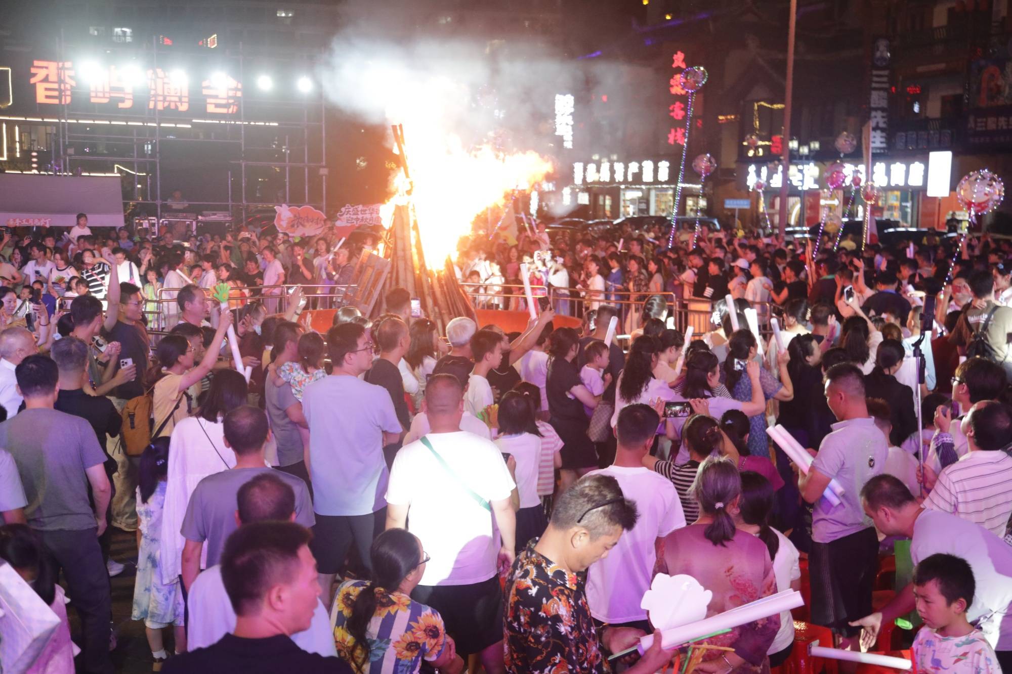 月映火塘 悦唱荔波!这场中秋音乐晚会点燃团圆夜