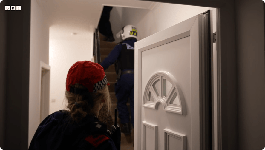 凯特患癌竟因辉瑞疫苗？伦敦4万被盗手机直飞香港，比贩毒暴利产业链曝光…