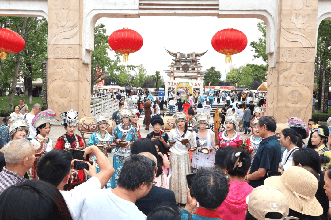 同比增长27%!双节假期天河潭景区接待游客超21万人次