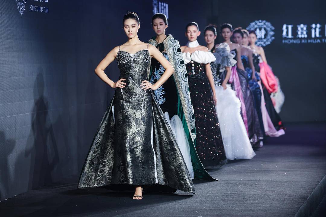 非遗惊艳、萌娃抢镜、大码模特出圈!南京国际时尚周看点太密