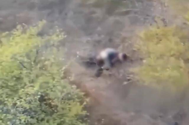 俄无人机救下一名正遭乌军性侵女子,顾不上提裤子拔腿就逃,随后被击中