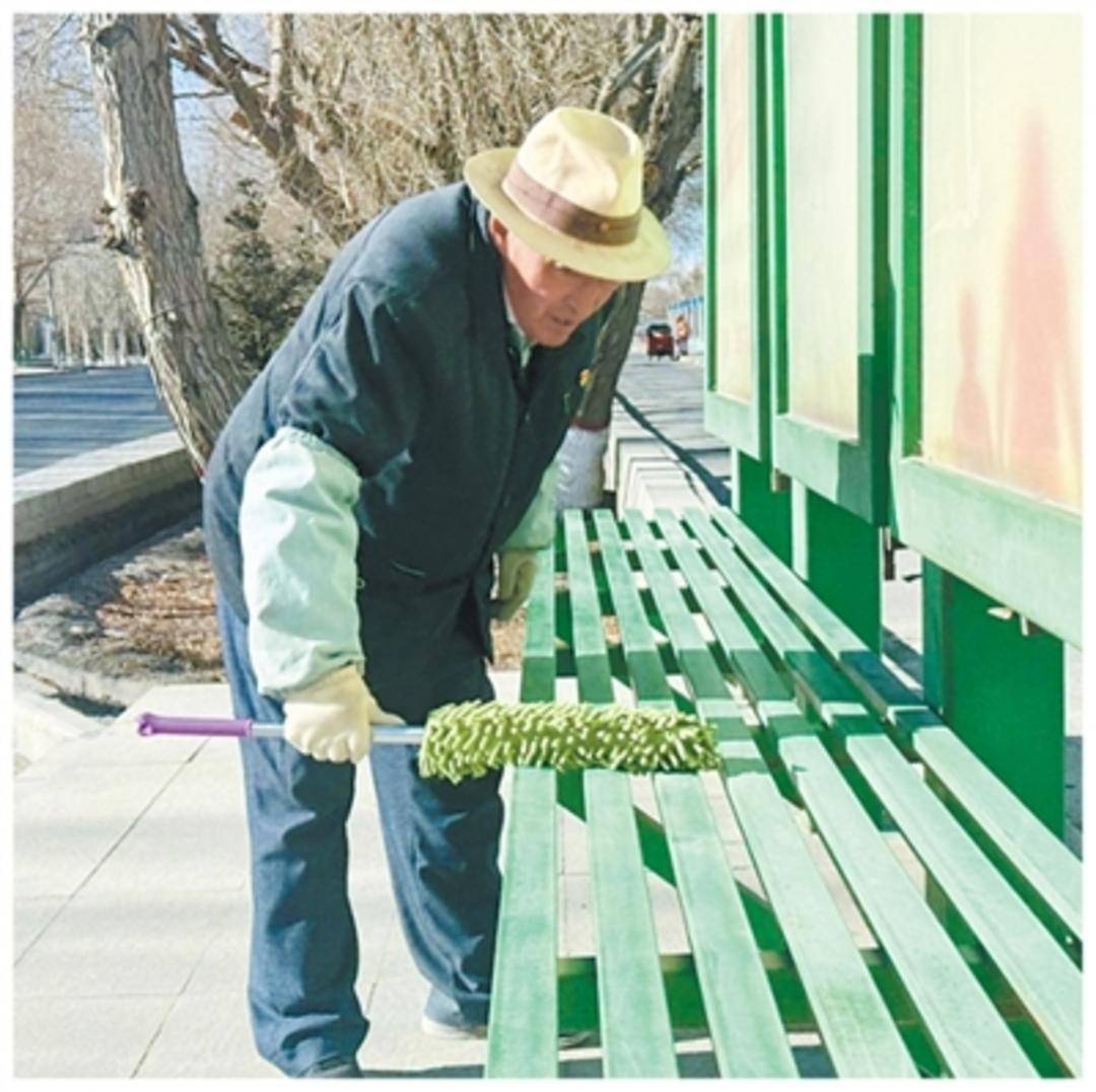 漫漫奋斗足迹，镌刻“两路”精神——两代护路人的对话（产经观察）