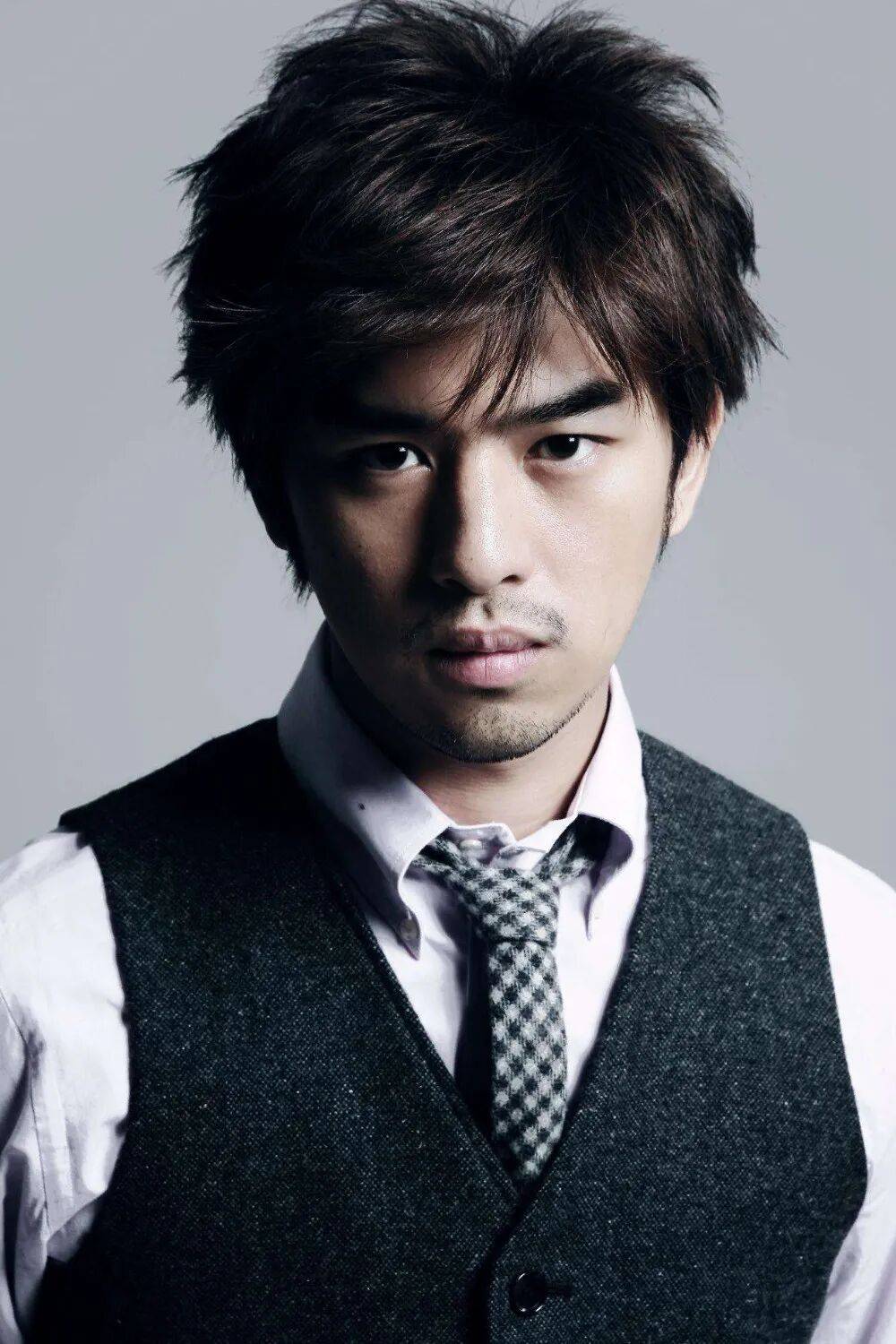 演员贾静雯回应修杰楷被拘提：震惊不已，孩子目睹父亲被上铐受惊吓