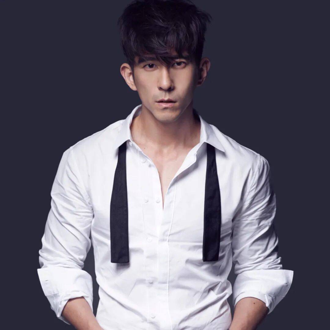 演员贾静雯回应修杰楷被拘提：震惊不已，孩子目睹父亲被上铐受惊吓