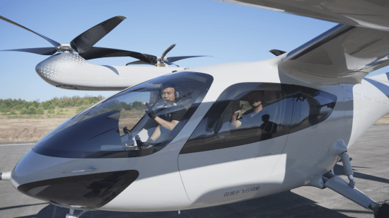 创始人同乘!时的科技完成全球首个吨级eVTOL载多人飞行试验
