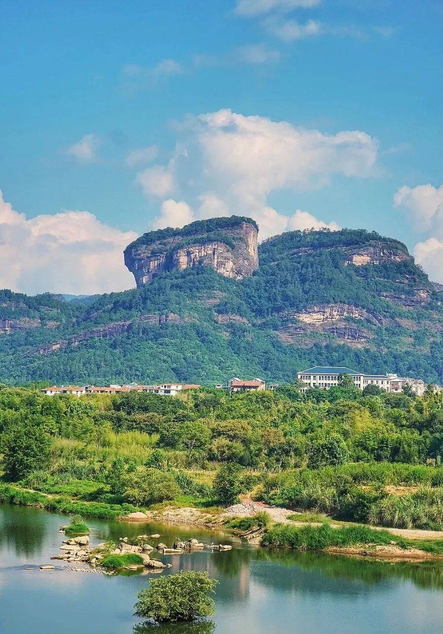 为什么年轻人迷上了爬山? | 秋高气爽,是时候出发了→