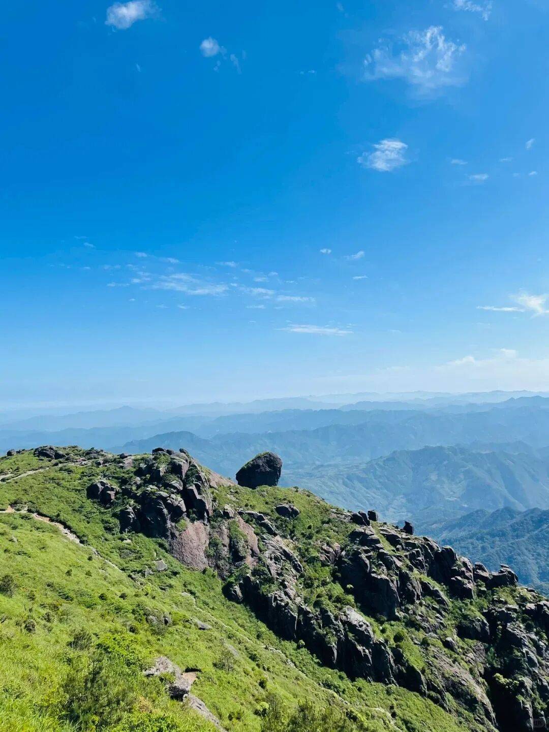 为什么年轻人迷上了爬山? | 秋高气爽,是时候出发了→