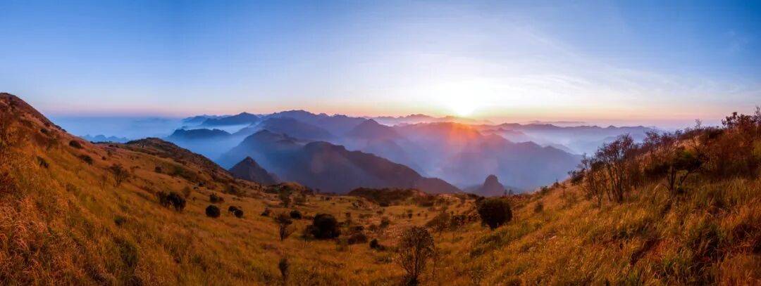 为什么年轻人迷上了爬山? | 秋高气爽,是时候出发了→