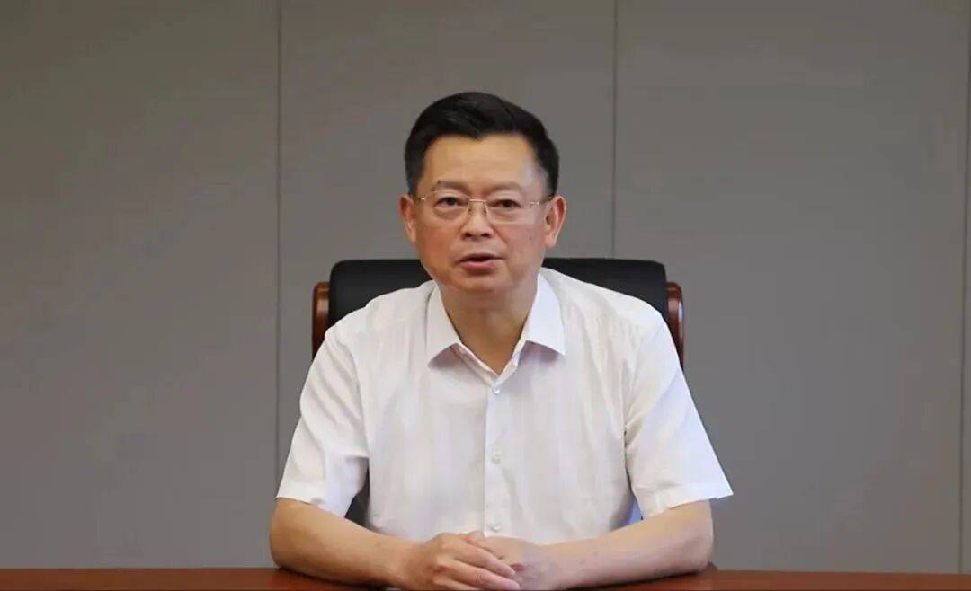 中共中央批准，开除张建华党籍