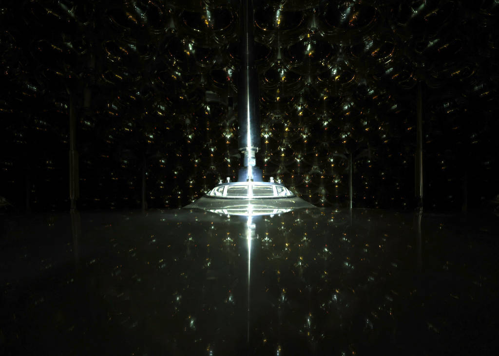 镜头内外｜地下700米，国之重器捕捉“幽灵粒子”