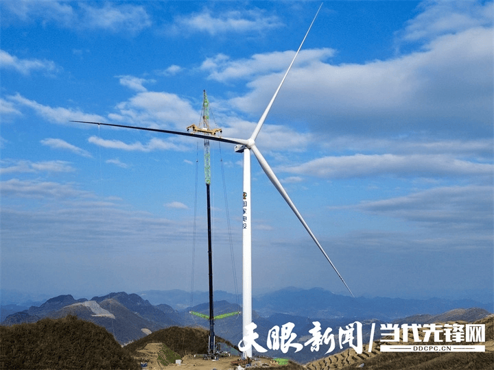 好消息！贵州金元小寨风电项目首台风机吊装成功
