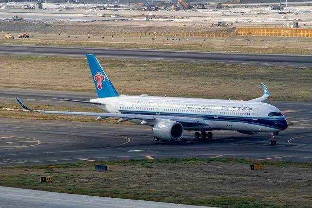 法国官宣马克龙访华，中方态度和两年前不同了