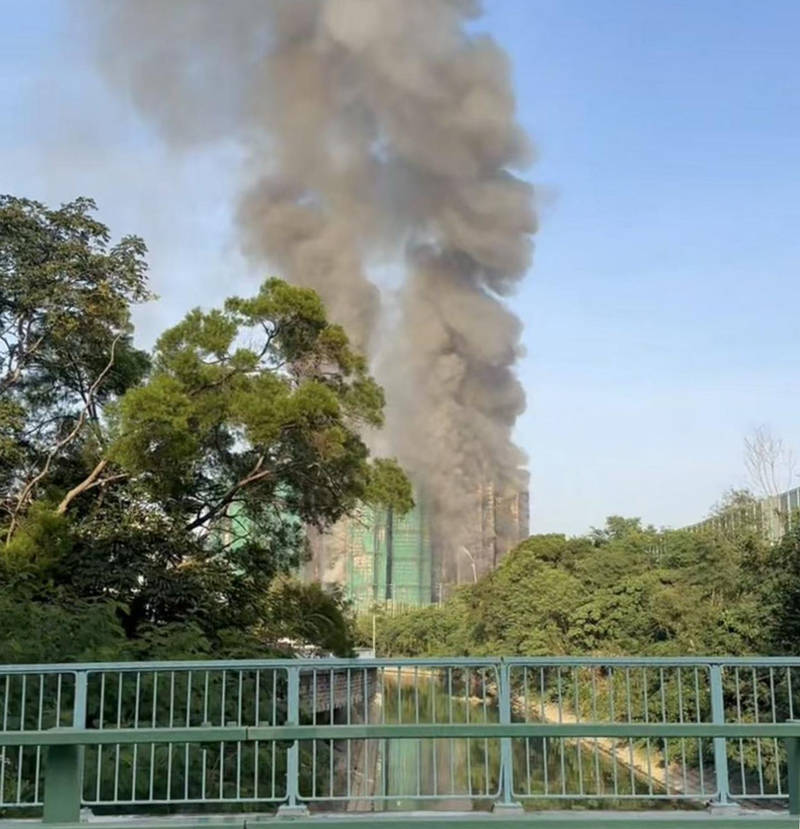常洛闻：香港宏福苑大火，烧出两个利益江湖