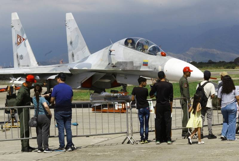 “马杜罗同意交出政治权力但保留军权,遭拒”