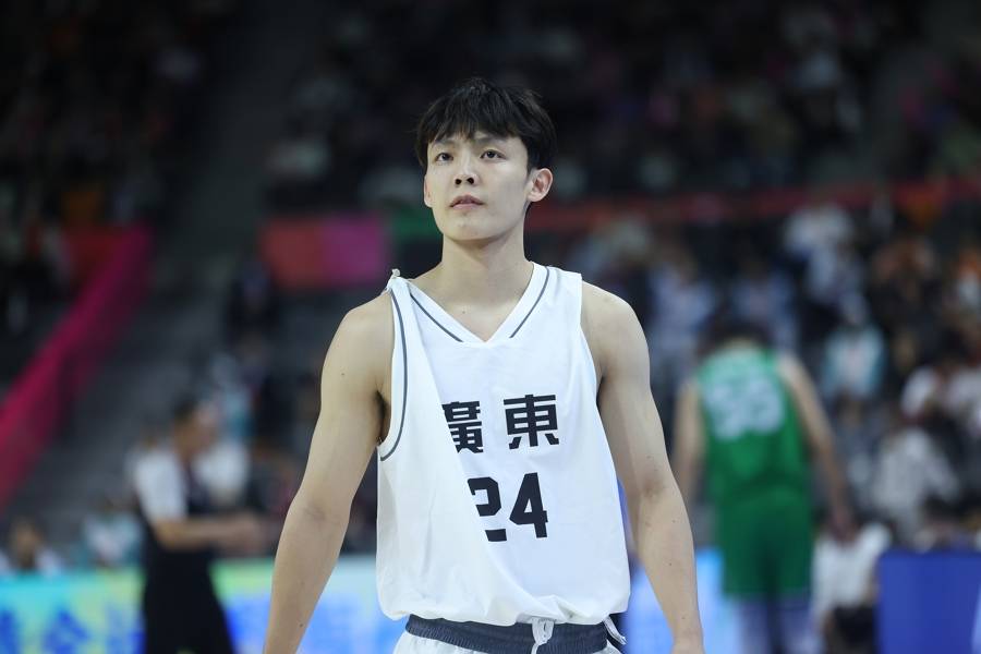 打出“历史级别的惨案”，世界杯预赛前景不容乐观，中国男篮究竟怎么了？