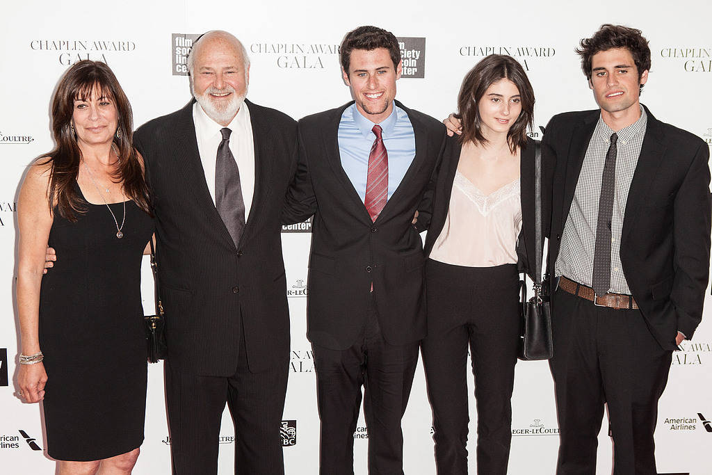 《怦然心动》导演与妻子在家中遇害，警方还未证实是其子所杀