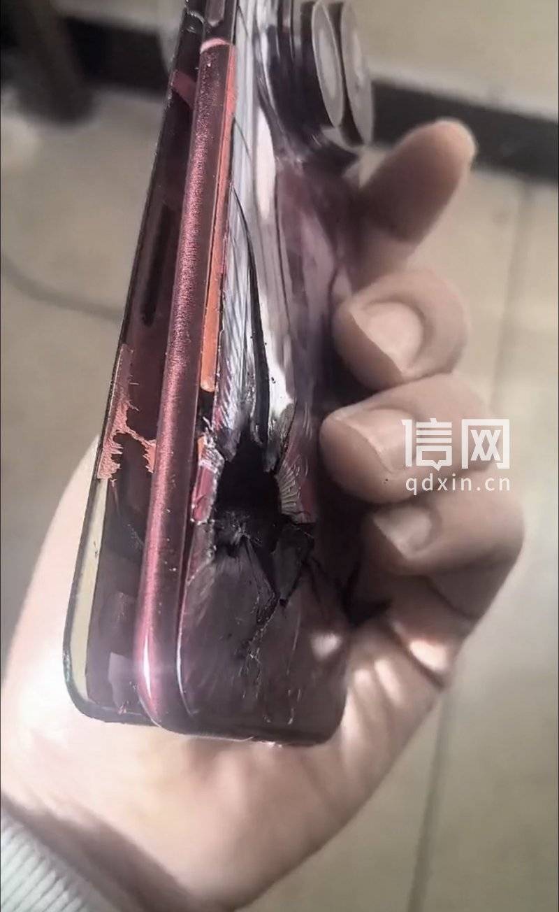 华为新手机充电时电池爆了 售后凭照片认定“外力所致”拒保 消费者：难道我买的是摔炮？