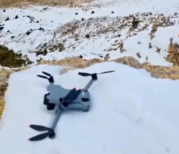 土耳其老鹰空中抓走无人机，带上山顶“玩自拍”