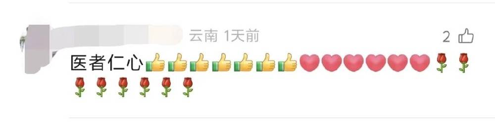 医者仁心具象化!患者千里求医没挂上号,重庆医生蹲在走廊为其讲解病情