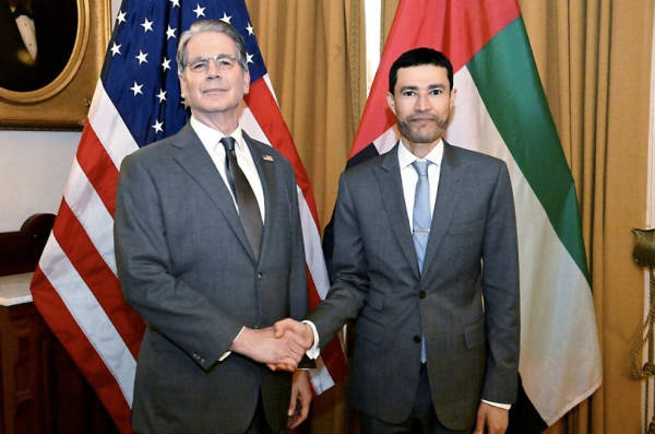 美官员称“阿联酋要求互换货币，威胁改用人民币”，阿联酋否认